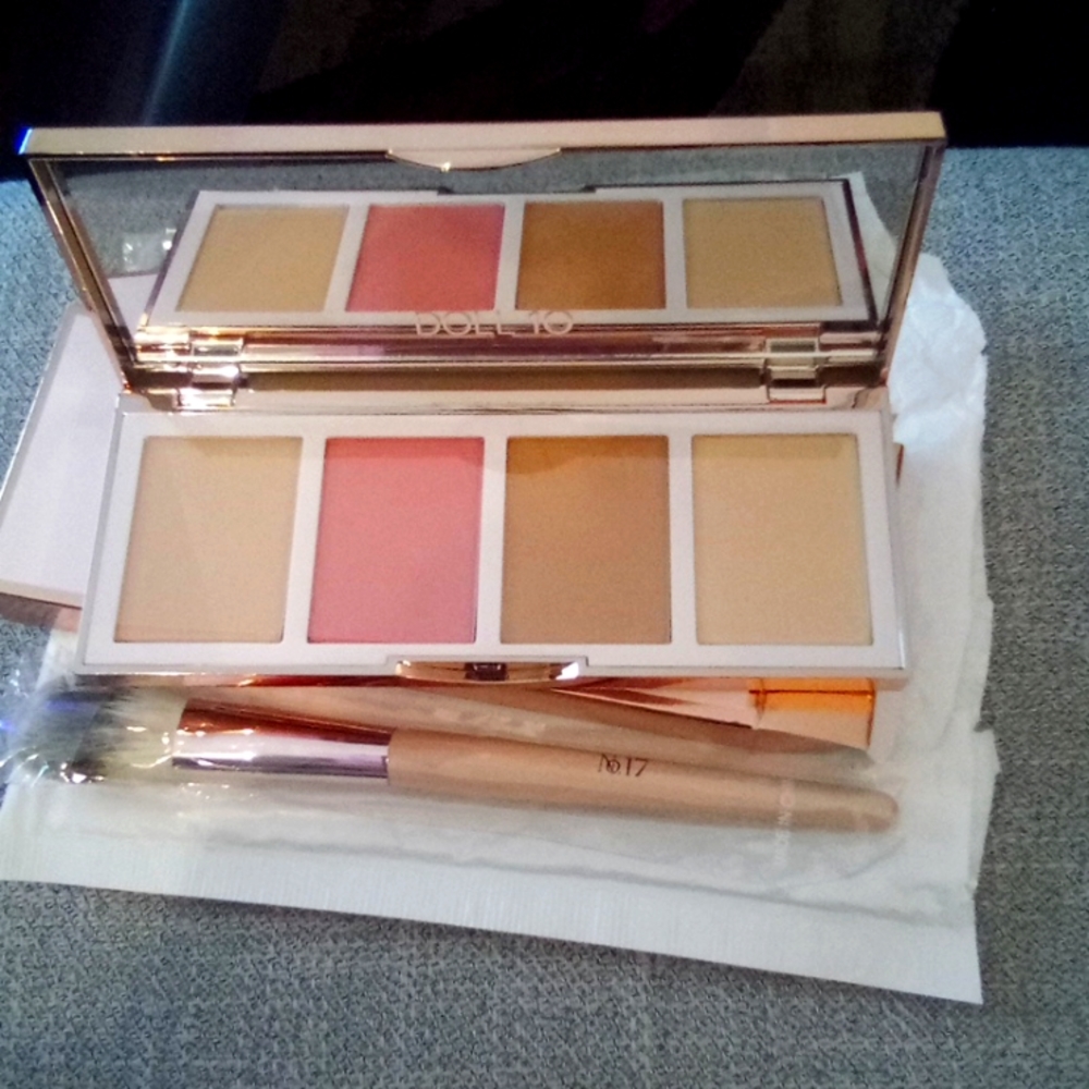 Doll 10 Refocus Glow